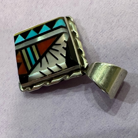 Authentic vintage Zuni inlaid pendant - Picture 5 of 7